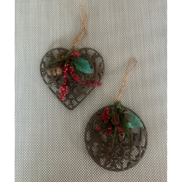 Rustic Metal Heart & Round Christmas Ornament Jute Hangers Festive Greenery - Picture 1 of 3